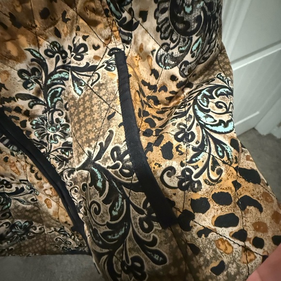 R.Q.T Vintage Woman’s Tan and Black Puffer Jacket with Relaxed Silhouette Sz 2X - Picture 5 of 5